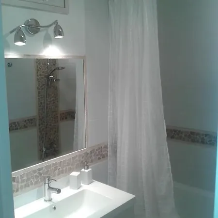 2 Bedroom Modern In With Sea View Antibes