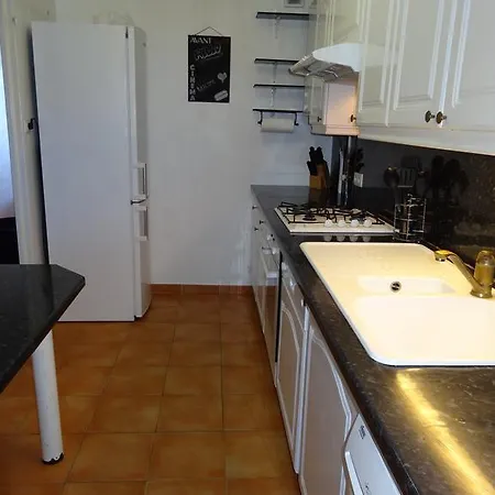 2 Bedroom Modern In With Sea View
